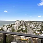 Seren - Luxury Ocean Views With Pool And Gym