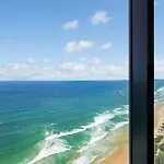 Ocean Beachfront 2 Bedroom Sky View Apartment- Lvl 40!