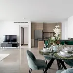 Ocean Beachfront 2 Bedroom Sky View Apartment- Lvl 40!