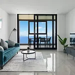 Ocean Beachfront 2 Bedroom Sky View Apartment- Lvl 40!