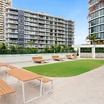 Ocean Beachfront 2 Bedroom Sky View Apartment- Lvl 40!