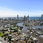 Lux Waterfront Villa With Magnesium Spa - The Goldie