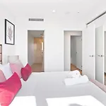 Spacious And Modern 2 Bedroom Apartment In Paradise