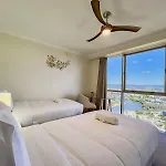 Sub-Penthouse 44Th Floor!