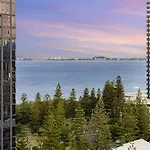 The Sub-Penthouse - Ocean View 34Floor 3Br In Broadbeach With Parking And Pool