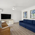 Cosy Central Burleigh Getaway