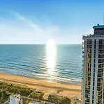 Amazing Ocean View Apartment In Surfers Paradise