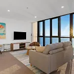 Amazing Ocean View Apartment In Surfers Paradise