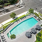 Large Modern 3 Bedroom Apartment With City Views - Coasthm