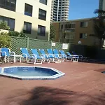 Aloha 604 Studio, Ocean Views, Near Beach And Cavill Ave