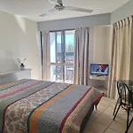 Aloha 604 Studio, Ocean Views, Near Beach And Cavill Ave