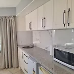 Aloha 604 Studio, Ocean Views, Near Beach And Cavill Ave