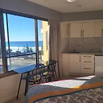 Aloha 604 Studio, Ocean Views, Near Beach And Cavill Ave