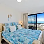 Palm Breeze - Hosted By Burleigh Letting