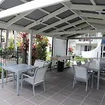 Cannes Court Apartments