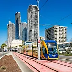Pelicanstay In Surfers Paradise