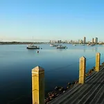 Stunning Penthouse Apartment With Rooftop Terrace - Labrador