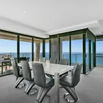Apartment Stay - Circle On Cavill
