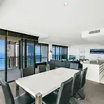 Apartment Stay - Circle On Cavill