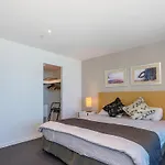 Pelicanstay In Surfers Paradise