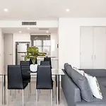 Ocean View Apartment Southport