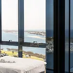 Ocean View Apartment Southport