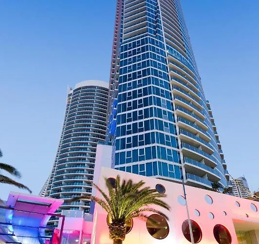 Luxury Hotel With Ocean View In Surfers Paradise