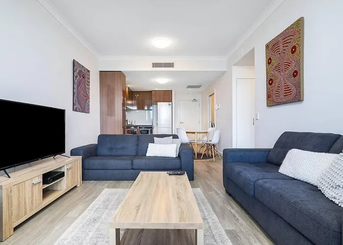 Perfectly Located 2 Bedroom Hope Island Gem...