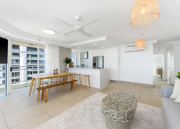 Stunning Views - 15T Floor Unit