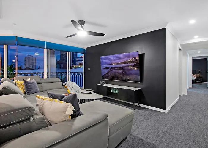 Chevron Renaissance - Low Floor - Self Contained & Privately Managed