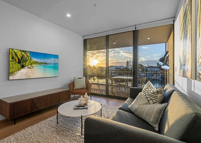 The Riverview - Brand New Modern 2Br With King Bed, Parking & Pool