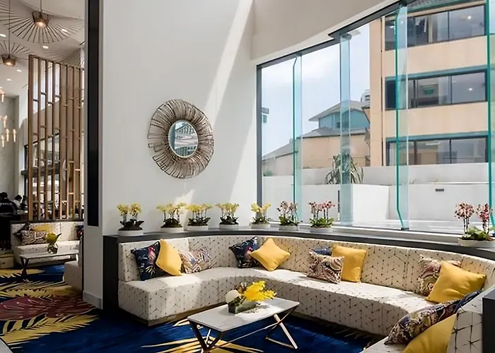 Surfers Paradise 2-Bed Near Beach With Pool & Gym