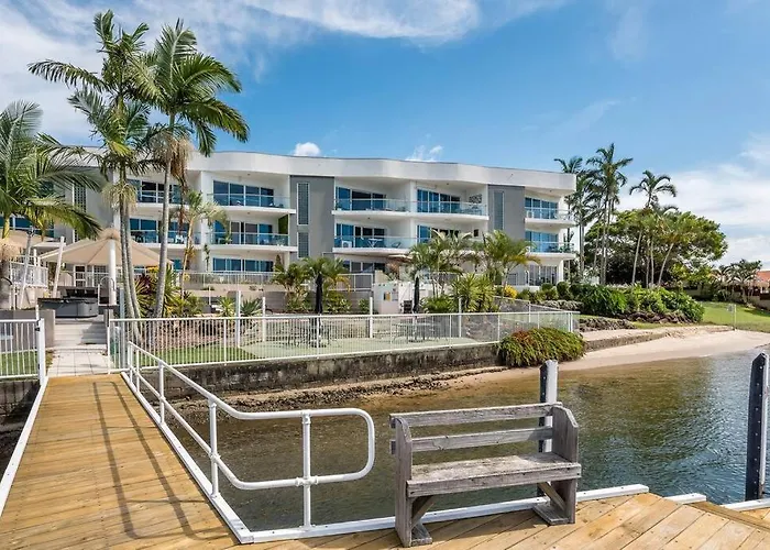 Relax In Style: 2Br Apartment In Broadbeach Waters