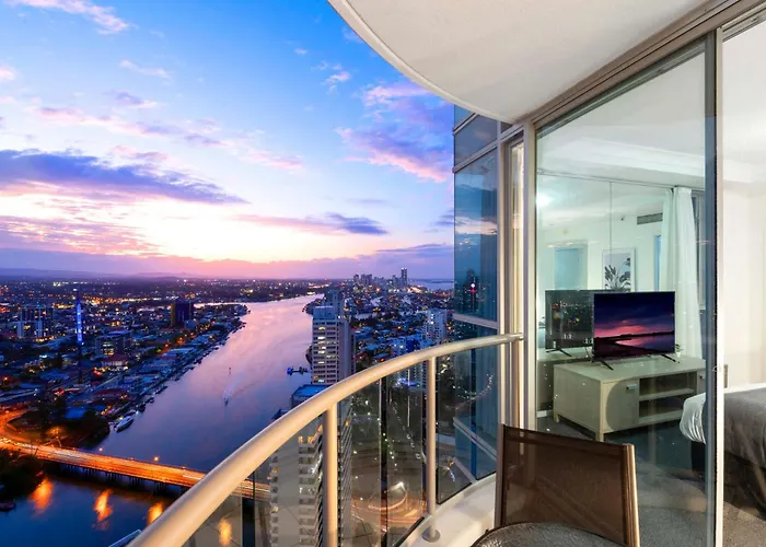High Floor - Chevron Renaissance - Self Contained & Privately Managed - Wow Stay