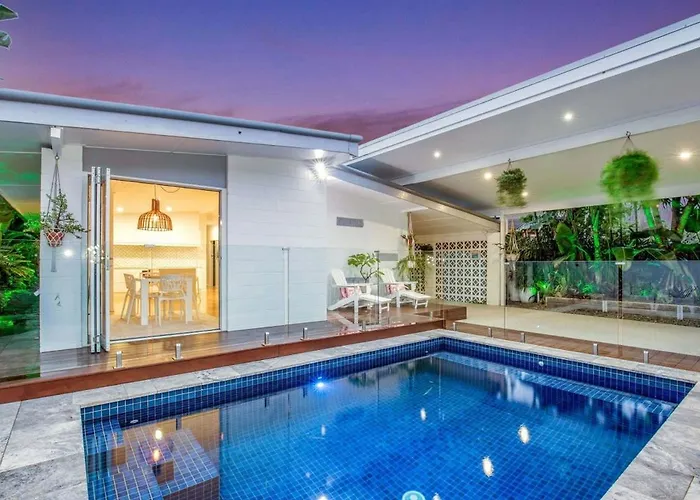 Gold Coast-Miami Mid-Century Beach Home With Pool