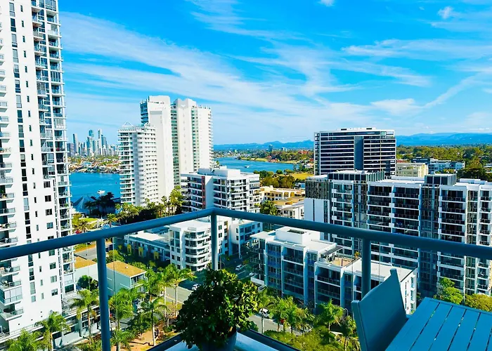 Modern Gold Coast Apartment With Great Amenities