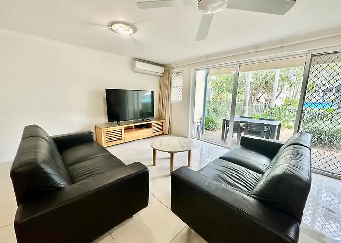 Diamond Beach Poolside 44 Premium