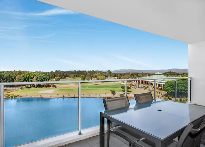 Lakeside Family Oasis With Pool, Gym And Balcony