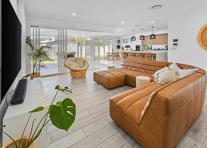 Burleigh Waters Beach Home