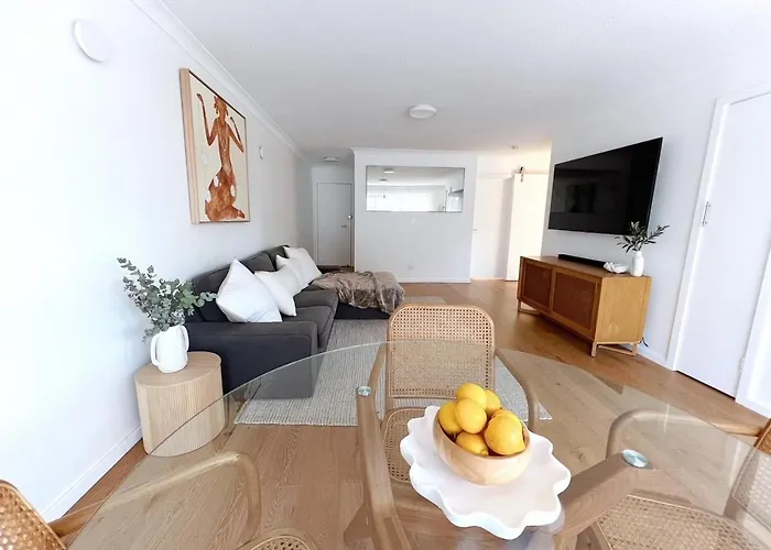 Kirra Beach Apartment