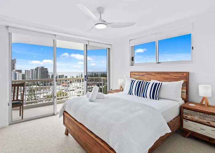 Expansive Hilltop Ocean Views In Burleigh Heads