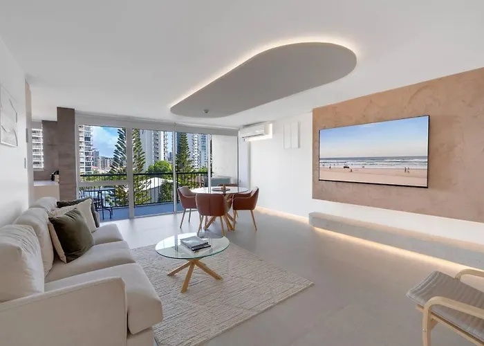2Br Modern Surfers Paradise Apt