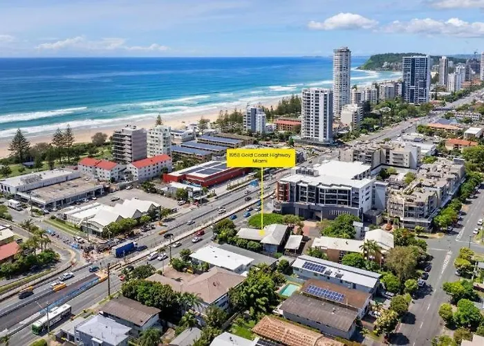 Cozy 2-Bedroom Unit ,5 Minutes Walk To Miami Beach