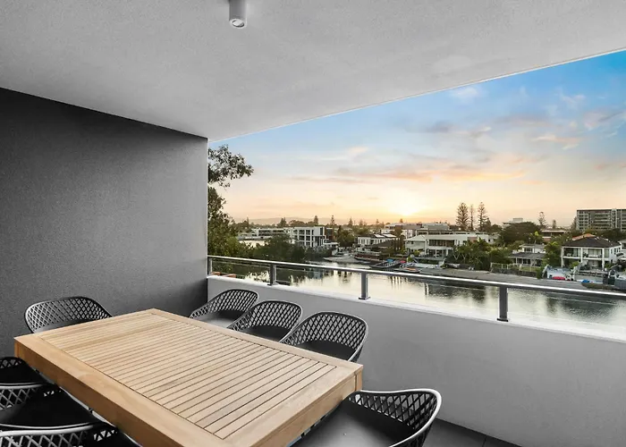 The Riviera - Brand New Surfers Paradise Riverview 2Br With Parking