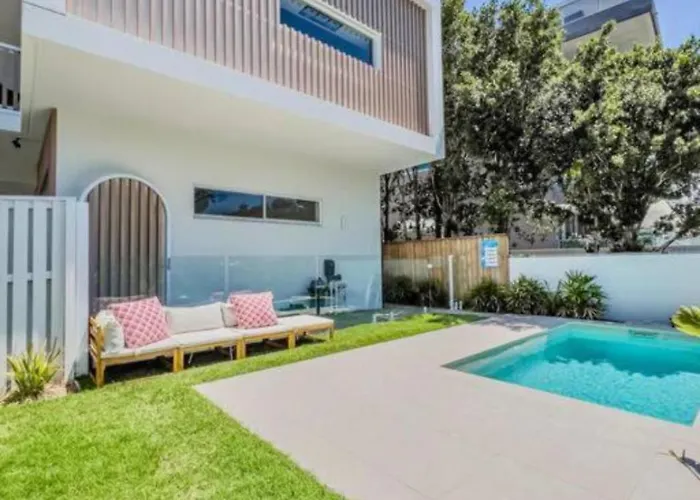 Brand New Large Luxury Villa