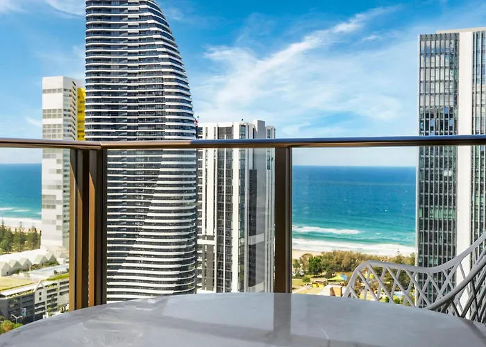 Broadbeach 2B2B Apt Free Parking
