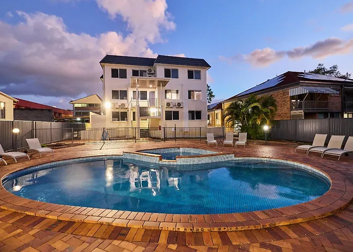 Earls Court Motel and Apartments