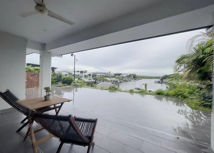 Scenic 5 Bed Riverview Classic And Relaxing Escape