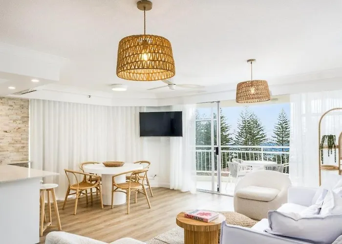 Ocean View Coastal Haven In Burleigh Heads