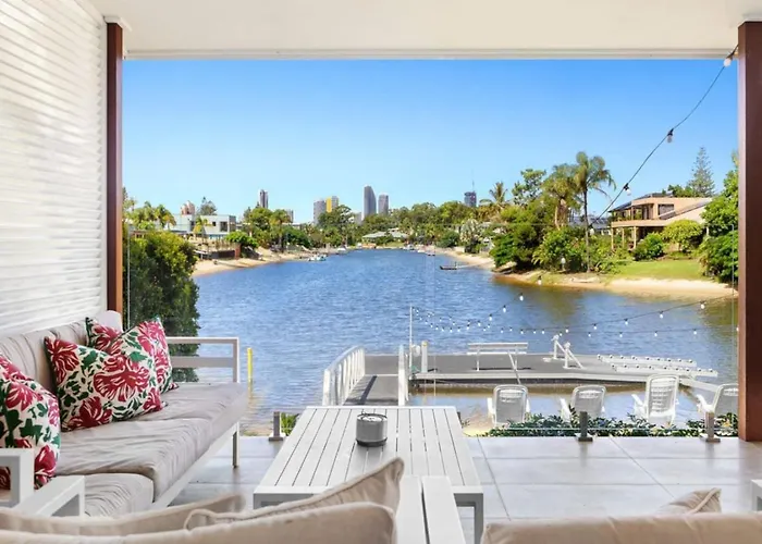 Water View Family Getaway - Wifi, Pool, Bbq